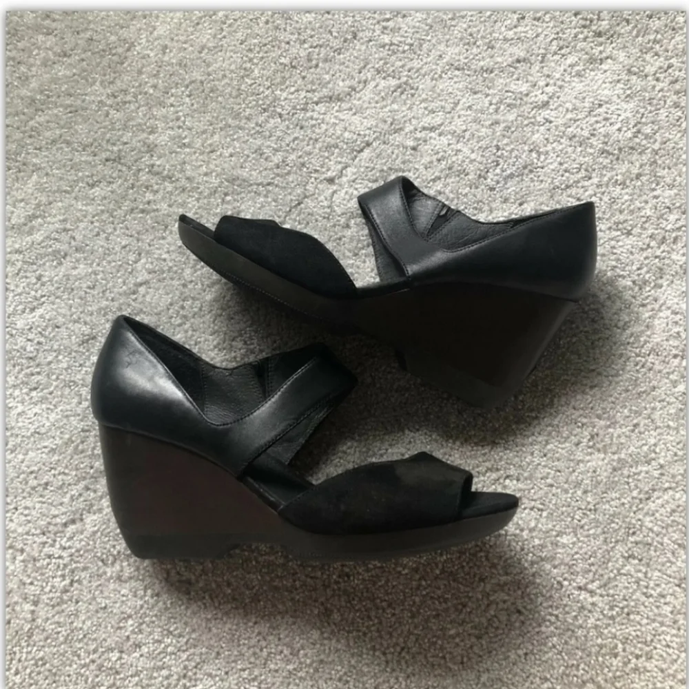 Camper Laura Black Woman Sandals Leather Wooden Heel Suede Wedges Size 39